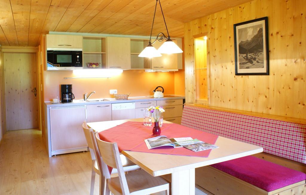 Apartmán Haus Gstueat Lech am Arlberg Pokoj fotografie